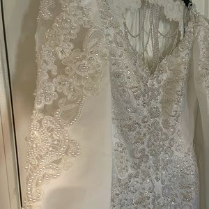 Light ivory color, optional tail to be attached not provided